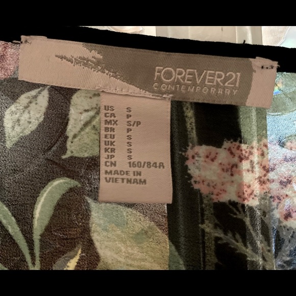 Forever 21 Contemporary Sheer Floral Deep V Wrap Blouse Size Small. - Picture 4 of 11